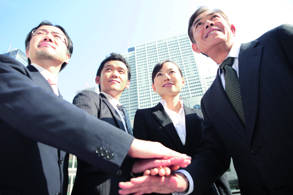 Els empleats japonesos se senten ben acollits per Espanya, on diuen que l’ambient laboral és més relaxat i el clima, millor. Els empleats japonesos se senten ben acollits per Espanya, on diuen que l’ambient laboral és més relaxat i el clima, millor.